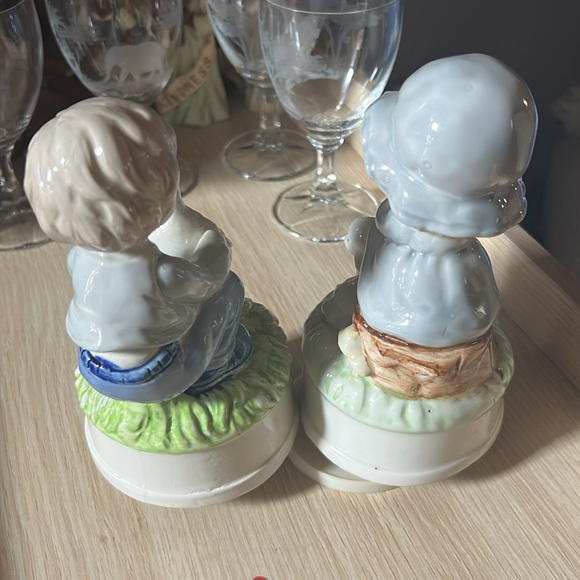 Musical Rotating Vintage Porcelain Figurines with Boy and Girl🥳🥳❌❌ - Picture 7 of 7